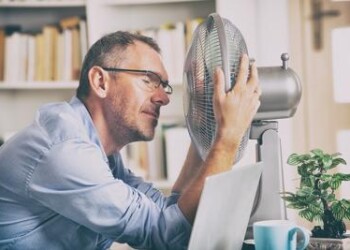 Fase 3: smart working estivo, in bolletta 68 euro in più per ogni stanza  