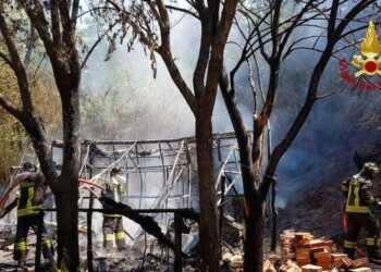 Fiamme in casolare e in podere agricolo nel Bolognese