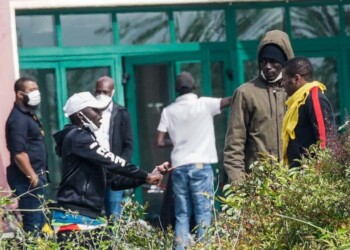 Fondi migranti usati per spese voluttuarie