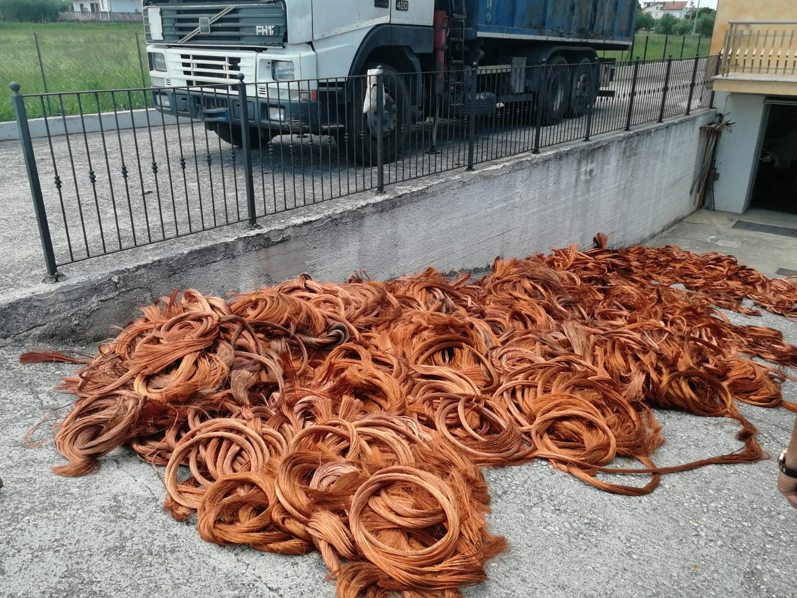 GUARDIA DI FINANZA: SEQUESTRO DI OLTRE 8 MILA CHILOGRAMMI DI RIFIUTI METALLICI COSTITUITI DA RAME DI DUBBIA PROVENIENZA.