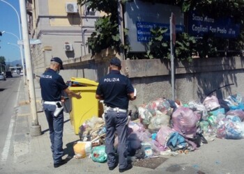 Gettano rifiuti vicino alla ferrovia, in 30 nei guai