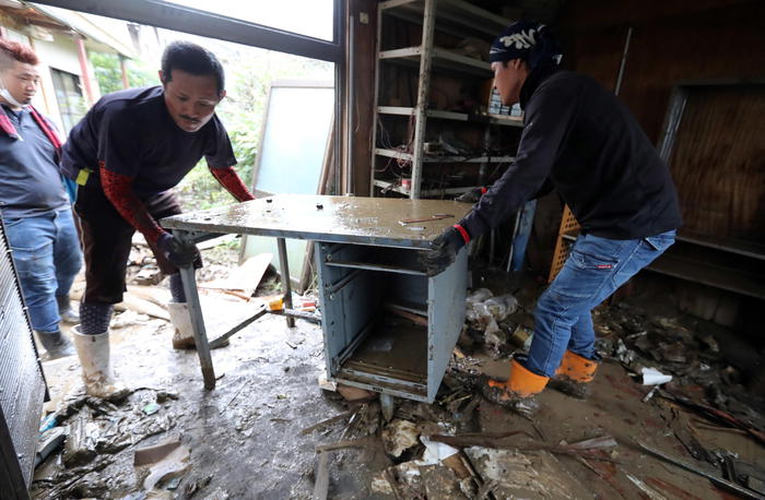 Giappone, isolate migliaia di case