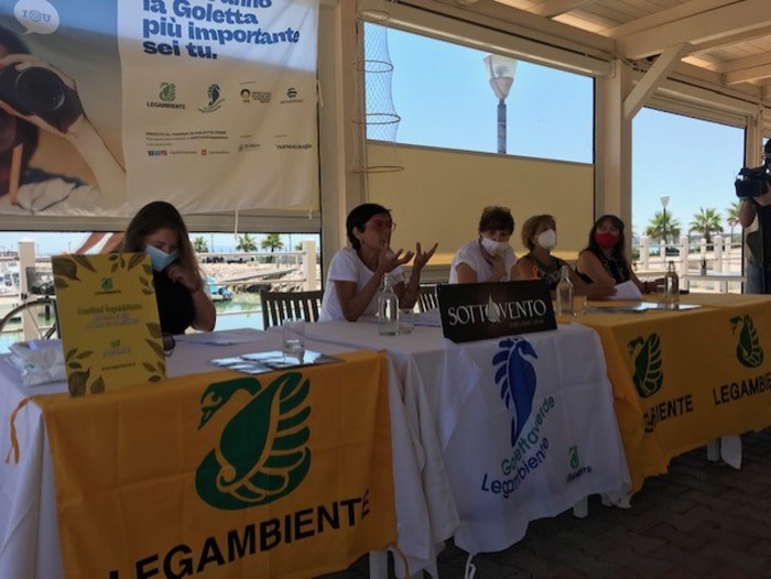 Goletta Verde ‘inquinata la foce del Sinarca’