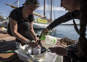 Greenpeace issa le vele, parte il tour ‘Difendiamo il mare’ 