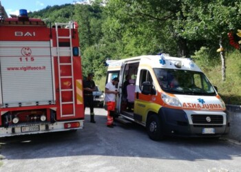 In cammino verso le cascate del Carpino, turista infortunata