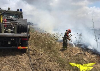 Incendi: elicotteri in azione a Bono, Torpè e Samatzai