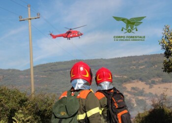 Incendi: fiamme a Ghilarza, “Super Puma” in azione