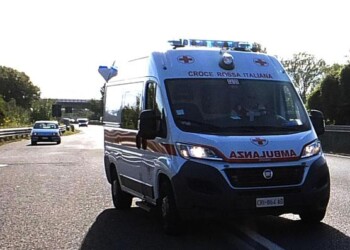 Incidenti lavoro: schiacciato da muletto, muore operaio