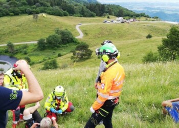 Incidenti montagna: cade parapendio, soccorso in elicottero