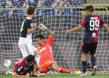La Juve cade a Cagliari, la Roma stende il Toro e blinda il 5° posto. La Fiorentina travolge il Bologna