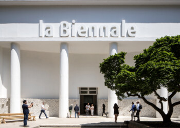 Le Muse inquiete: la Biennale a confronto con i suoi 125 anni di storia in una grande mostra a Venezia