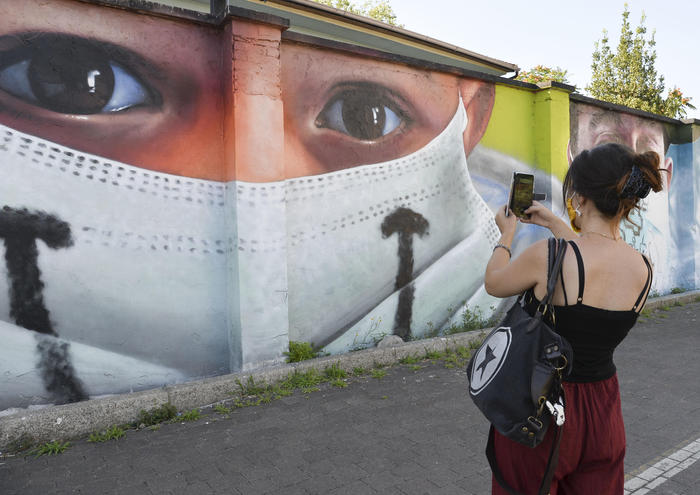 Lombardia, mascherine fino al 10/9