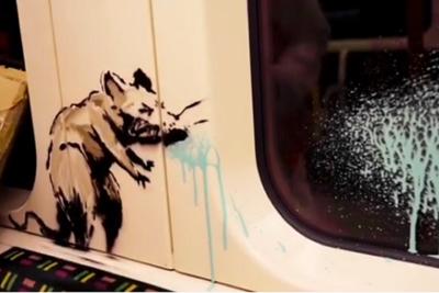 L’ultima provocazione di Banksy, video-satira nella metro di Londra 