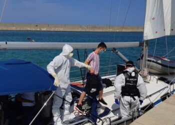 Migranti: 54 a Crotone con un veliero