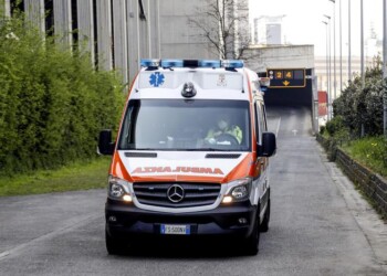 Morto in ospedale ragazzino che stava annegando nel fiume