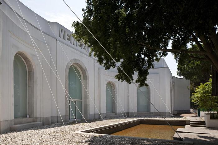 Muse inquiete, la Biennale riflette sulle crisi