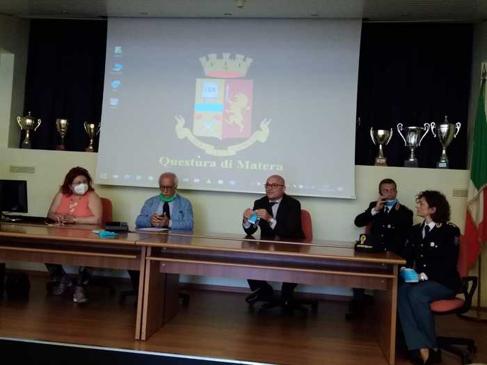 Nipote uccide nonno, arrestata 26enne