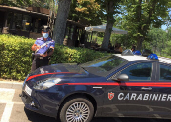 Picchiarono 17enne, denunciati in 10