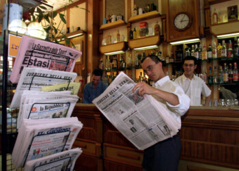 Piemonte, via libera a giornali nei bar e gioco a carte