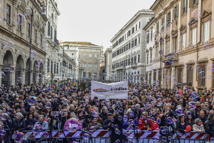 Regionali: sardine in tour dal 23 al 28 luglio