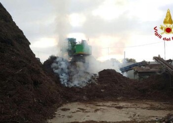 Rogo in impianto biomasse Valsamoggia, Vvf al lavoro per ore