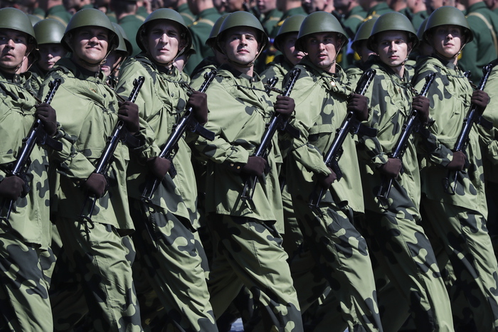 Russia: non lavorare per referendum e parata costa 5 mld dlr