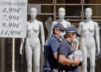 Saldi: abbigliamento, Piemonte anticipa al 25 luglio