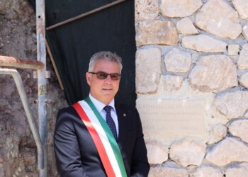 Sindaci sisma, pronti restituire fasce