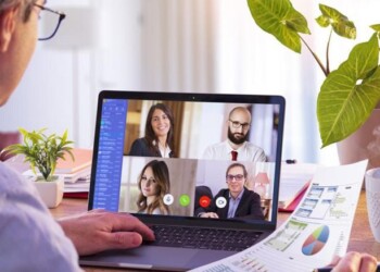 Smart working, esperienza positiva per il 65%. Premi variabili? La metà dice sì