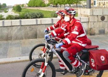 Sostenibilità: H&M Italia dona 100mila capi a Cri e Ospedali Asst Nord Milano  