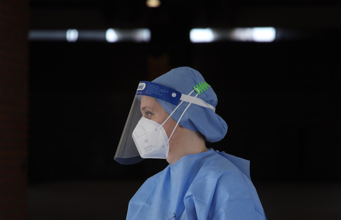 Stabili i contagi Covid, vittime in calo