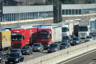 Trasporti: 18 aziende e organizzazioni Ue chiedono camion emissioni zero 