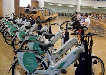 Travolti, tre morti in bici elettrica