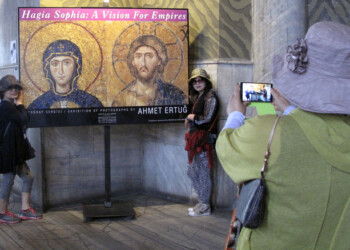 Turchia: ‘Santa Sofia aperta oltre orario preghiere’