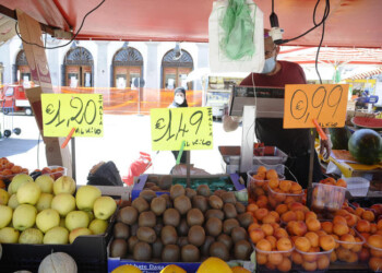 Ue-19: boom commercio al dettaglio a maggio (+17,8%)