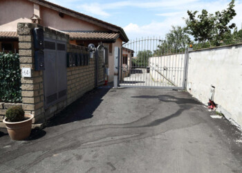 Uomo ucciso a colpi di pistola in strada