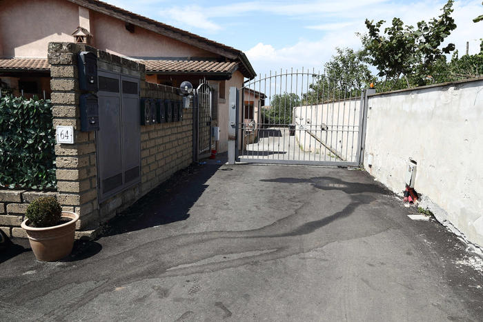 Uomo ucciso a colpi di pistola in strada