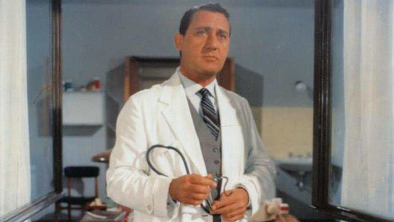 IL CINEMA IN PIAZZA: Omaggio ad Alberto Sordi,  proiezione de “Il Medico della Mutua” (1968, 99 min), di Luigi Zampa