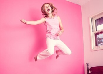 “Adolescenti, cioè animali selvaggi”. Che cosa ci insegnano scoiattoli e pinguini