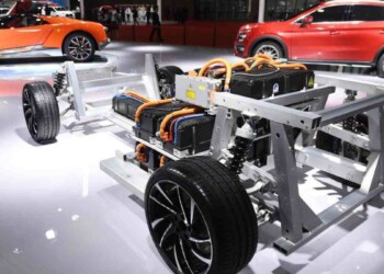 Auto elettrica, la batteria da mille chilometri in arrivo dalla Cina