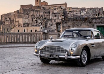 Auto, la rivincita del grigio: ecco la top ten italiana dei colori