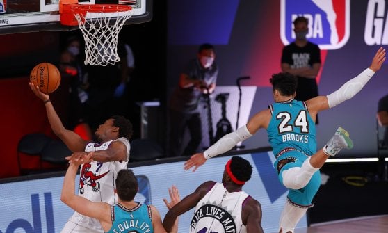 Basket Nba: San Antonio stende New Orleans, Melli dice addio ai playoff