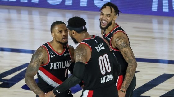 Basket, playoff Nba; Lakers: pronta una maglia speciale in onore di Bryant