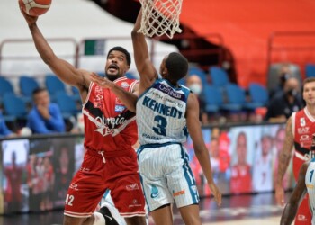 Basket, Supercoppa: Milano strapazza Cantù nella prima gara dopo 173 giorni