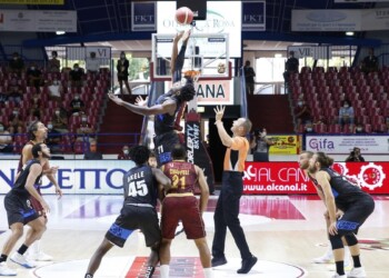 Basket, Supercoppa: Venezia e Trieste partono bene, battute Treviso e Trento