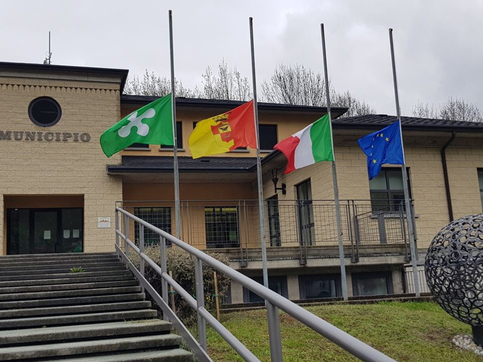 Bergamo, va in pensione ma non c’è il sostituto: dipendente del Comune lavora gratis per quattro mesi