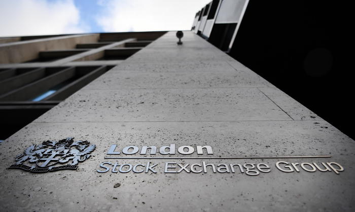 Borsa: Europa conclude debole, Londra -0,29%
