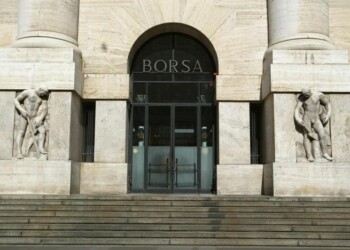 Borsa: Milano chiude in calo, Ftse Mib -1,05%