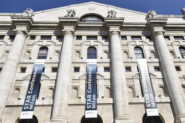 Borsa: Milano riduce rialzo (+0,2%), spread oltre 146 punti