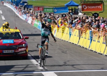 Ciclismo, Delfinato: quarta tappa a Kamna. Bernal si ritira, Roglic cade